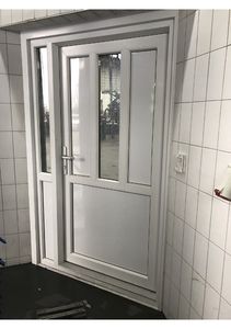 Kunststof deur voor de wasstraat van BMW Martinistad Groningen - MSN Kozijnen Nieuwe Pekela